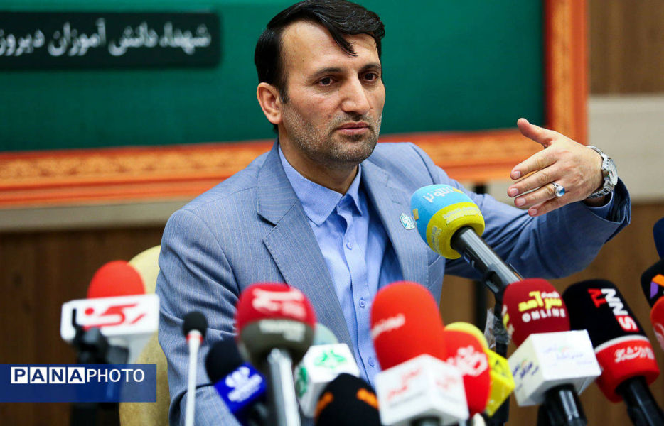  دانشجو معلمان پس از اتمام تعهد، کارت پایان خدمت دریافت می‌کنند