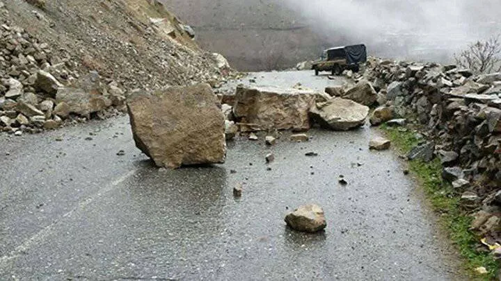 احتمال سقوط سنگ در جاده کرج – چالوس 