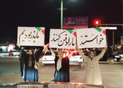 شعارنوشته‌ها می‌گویند: ایران