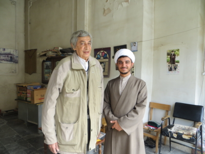 گفتگوی جواد جلوانی با مرحوم مرتضی کمال در خیریه مسجد امام علی(ع).