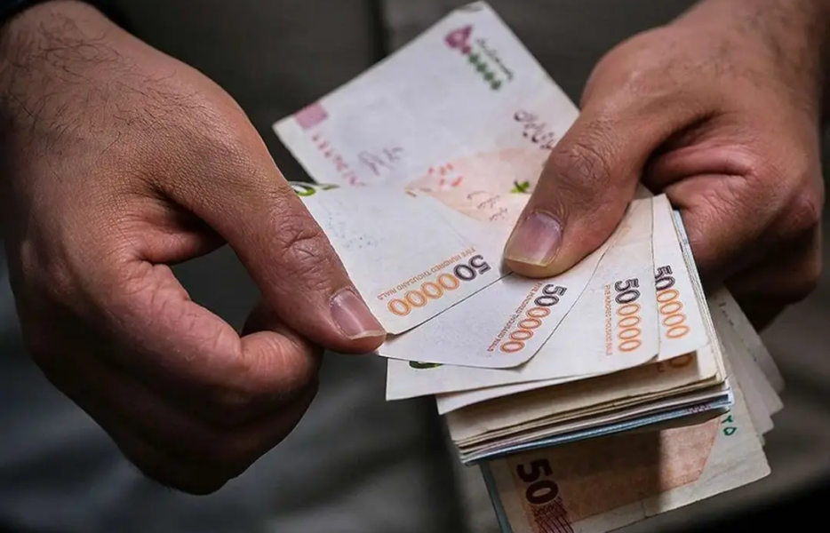 آیا مدرک تحصیلی روی حقوق تأثیر دارد؟
