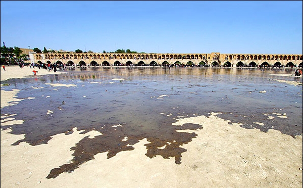 آب در زاینده‌رود جاری شد