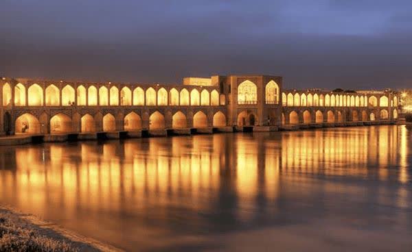 هشدارهای ایمنی آتش‌نشانی اصفهان همزمان با جاری شدن آب در زاینده‌رود