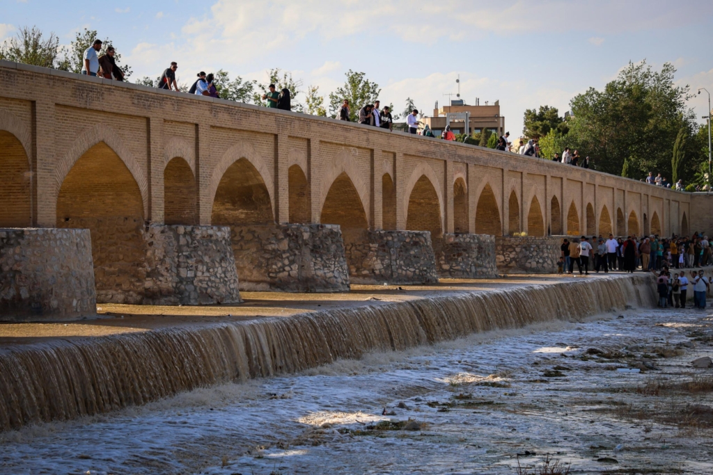 جریان آب در زاینده‌رود به بهبود موقت زیستگاه‌های طبیعی کمک کرد - اصفهان زیبا