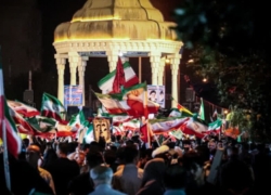 غلام آن کلماتم که آتش انگیزد