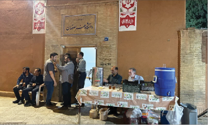 چند قدم آن‌طرف‌تر از خیابان!