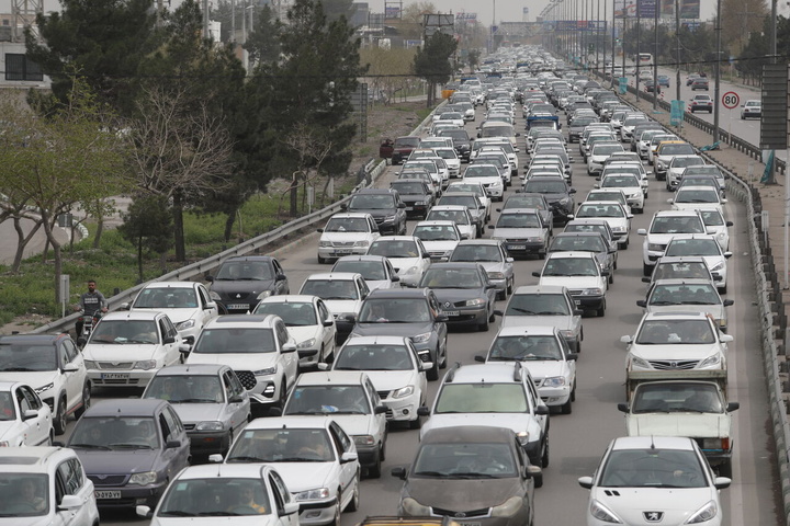 ترافیک سنگین در جاده‌های شمالی و ورودی‌های تهران ادامه دارد