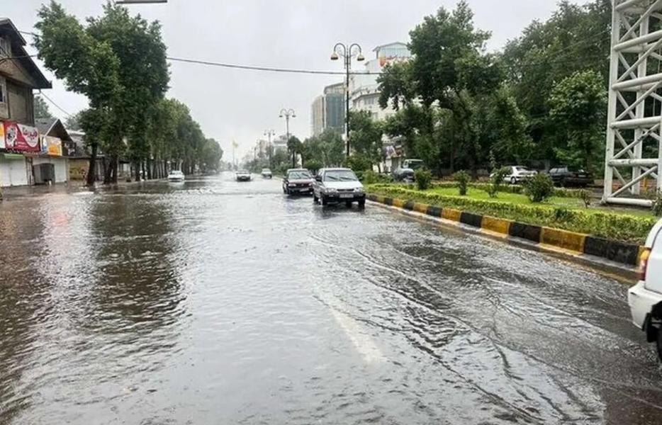 رگبار باران در ارتفاعات البرز مرکزی و جنوب شرق کشور