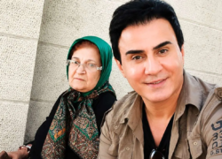 عمو پورنگ در سوگ مادرش نشست