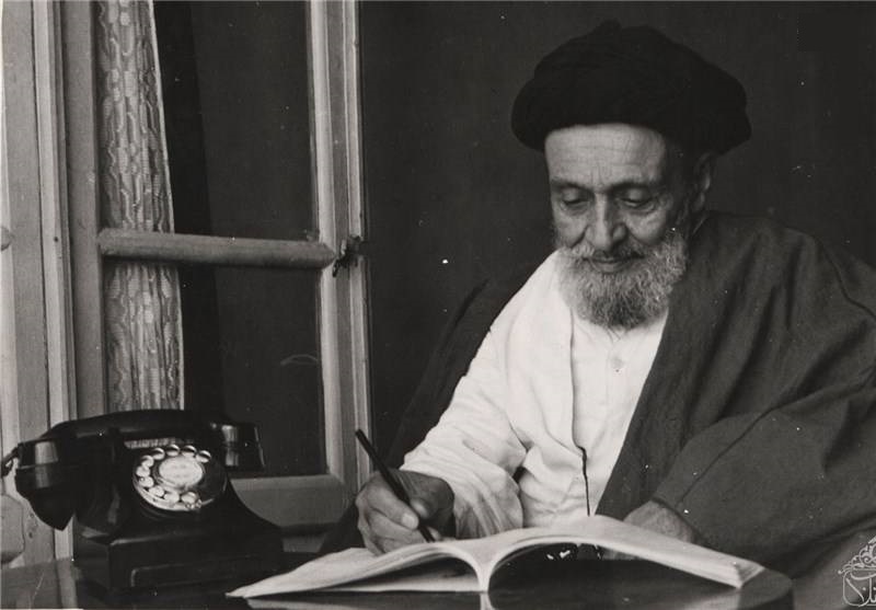 آیت‌الله کاشانی، حامی اصلی دکتر مصدق در ملی شدن صنعت نفت، که بعداً از او فاصله گرفت.