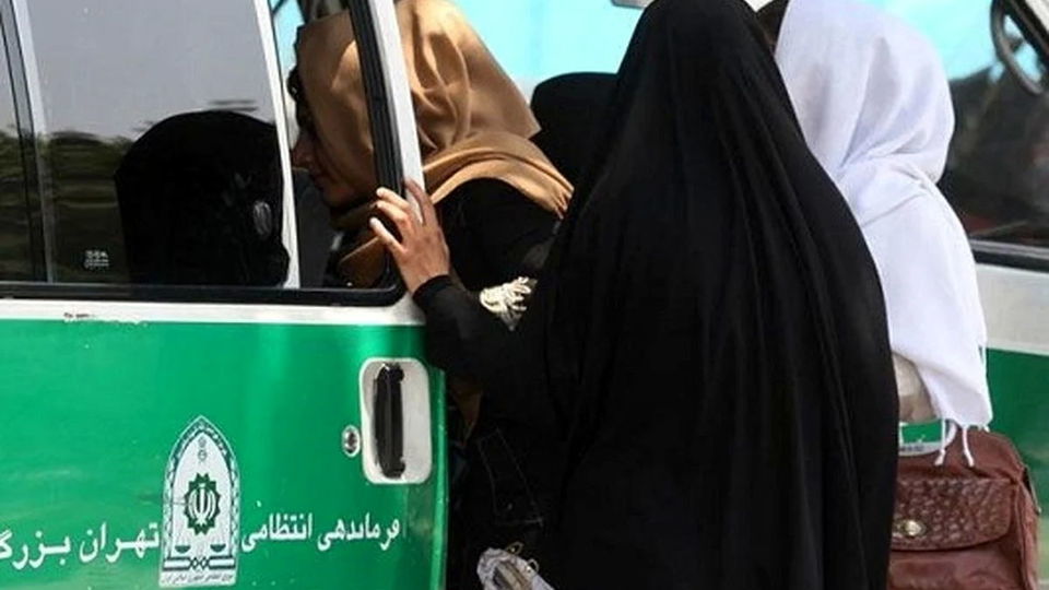 مقابله با برهنگی