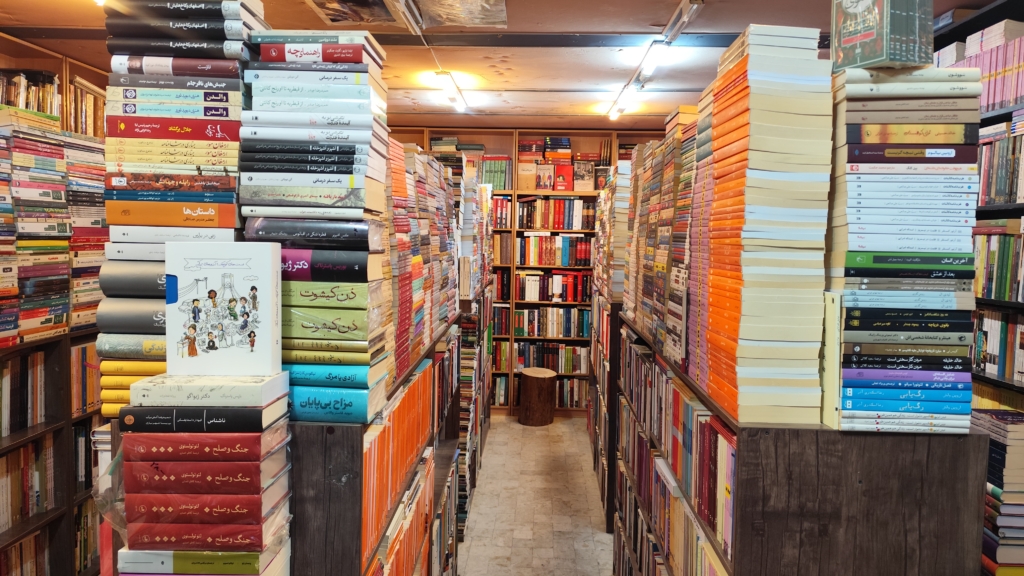 کتابفروشی‌های خیابان آمادگاه