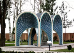 در حریم دو نام بزرگ