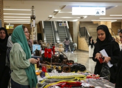 بازار تولیدات مشاغل خانگی در مترو اصفهان برگزار می‌شود