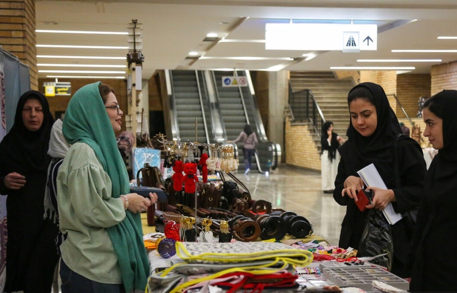 بازار تولیدات مشاغل خانگی در مترو اصفهان برگزار می‌شود