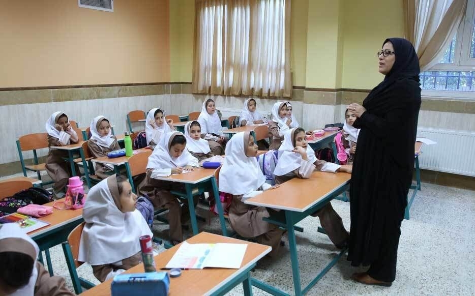 جبران کمبود معلم در مدارس با کمک بازنشستگان و نیروهای حق‌التدریس