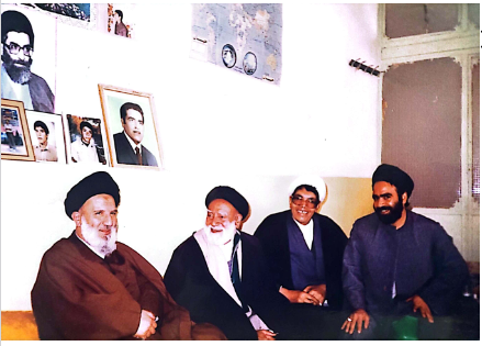 اصفهان زیبا- حجتالاسلام سید جواد حسینی خالصی (سمت راست) به همراه پدر (سید میرزاآقا حسینی) و آیتالله سید احمد فقیه امامی