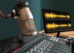 دوبله اصفهان روی باند استقلال
