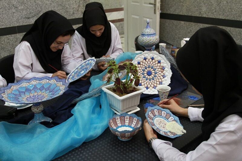 زنان و نگاهی همه‌جانبه به کار