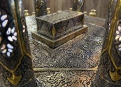 قلم‌زنی حافظیه؛ غزل حافظ روی تن فلز