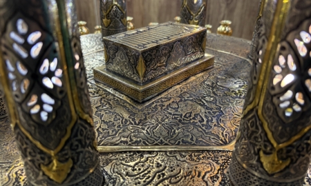 قلم‌زنی حافظیه؛ غزل حافظ روی تن فلز