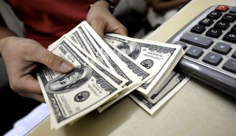 بازار ارز  تابع دستور قانون نیست