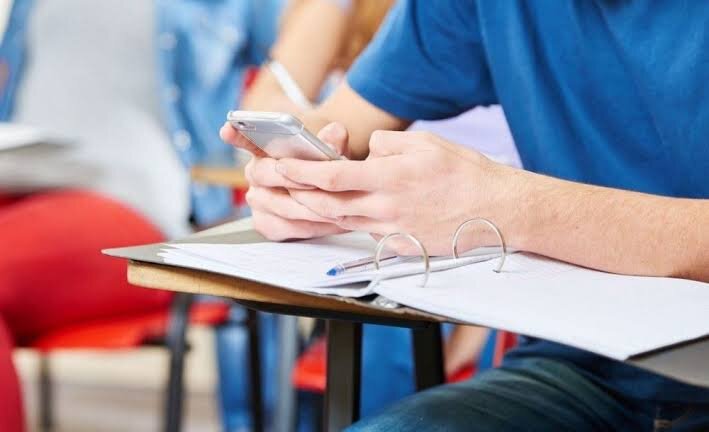 شرایط جدید استفاده از تلفن همراه در کلاس درس
