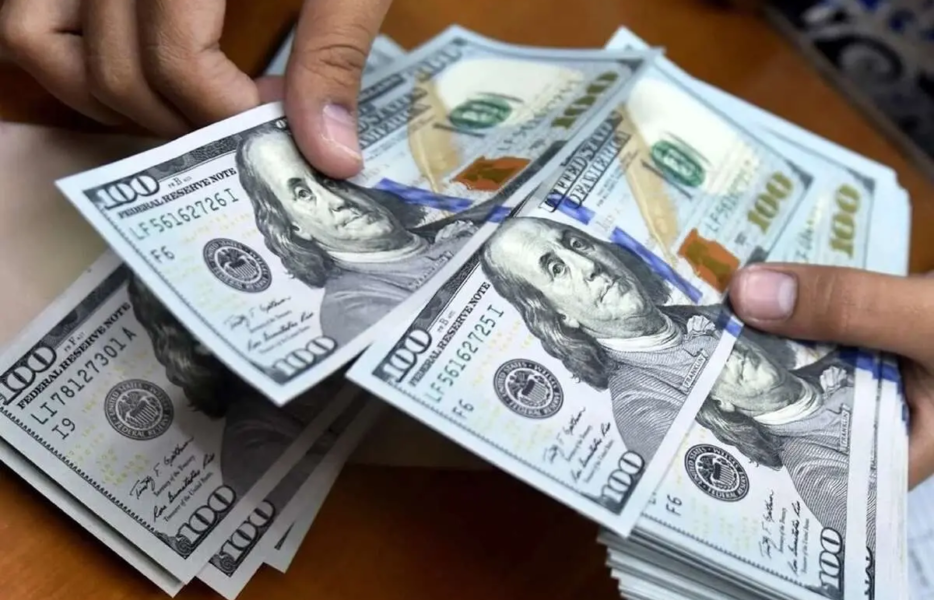 فروش ارز بانکی تا سقف ۱۰ هزار دلار