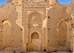 تنها محراب با نام بانوان مقدس، در انتظار یک سایه‌بان!