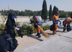 پاک‌سازی محور گردشگری پل خواجو و خیابان آبشاراول از فیلتر سیگار